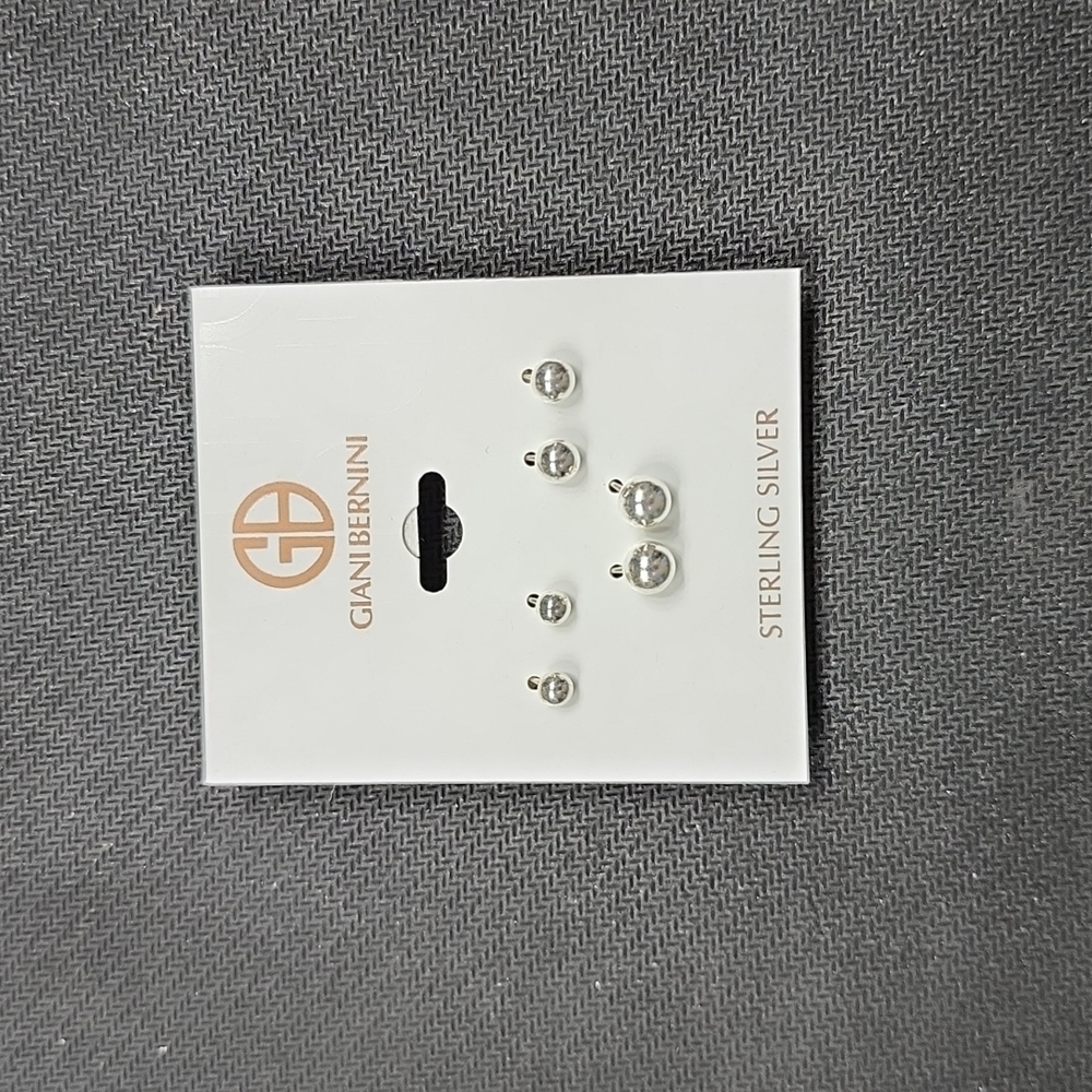 Set of silver earrings